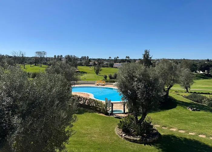 2 Bedroom With Pool View At Gramacho Golf Apartment